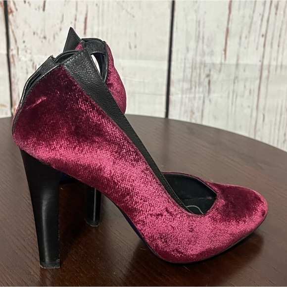 REBECCA MINKOFF woman’s velvet burgundy 4” heel almond toe pumps Size 7 EuC - Picture 13 of 14